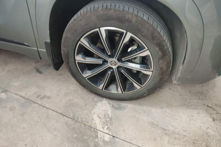 Used Chery Tiggo 9 2023 2.0T Dual-Clutch Two-Wheel Drive Leading Edition 5 Seats Right Front Wheel Hub