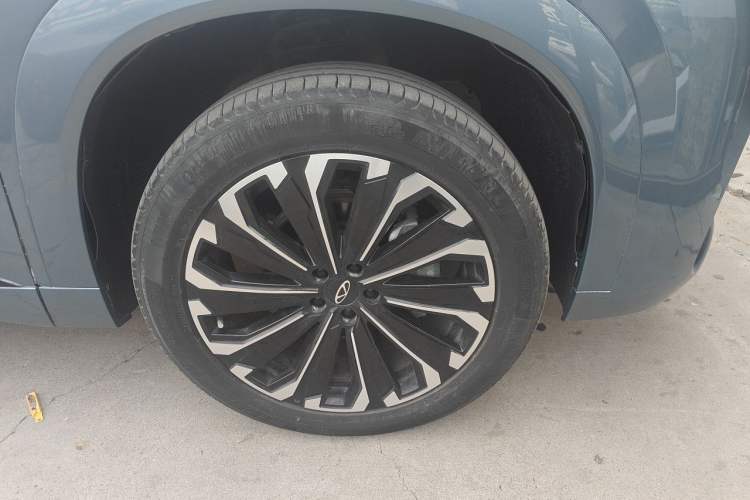 Used Chery Tiggo 9 2023 2.0T Dual-Clutch Two-Wheel Drive Luxury Edition 5 Seats Right Front Wheel Hub