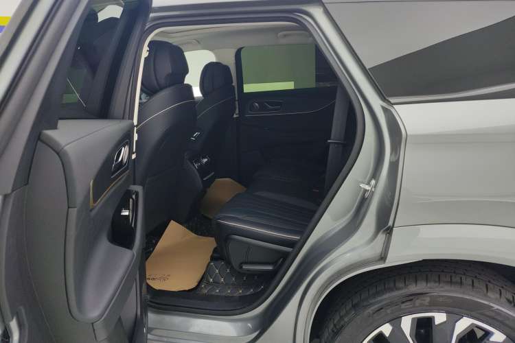 Used Chery Tiggo 9 2023 2.0T Dual-Clutch Two-Wheel Drive Luxury Edition 5 Seats Right Rear Seat