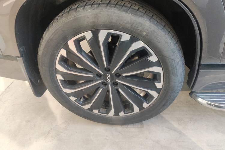 Used Chery Tiggo 9 2023 2.0T Dual-Clutch Two-Wheel Drive Luxury Edition 5 Seats Right Rear Wheel Hub