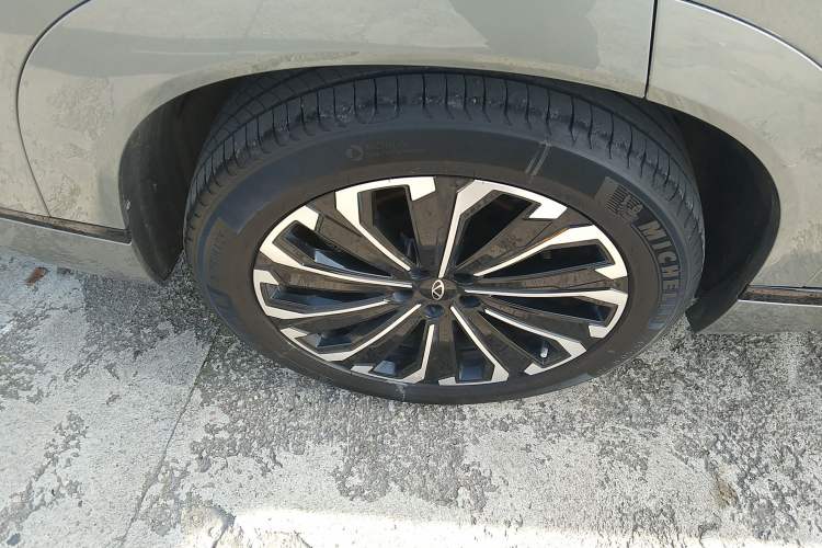 Used Chery Tiggo 9 2023 2.0T Automatic All-Wheel Drive Flagship Version 5 Seats Right Rear Wheel Hub