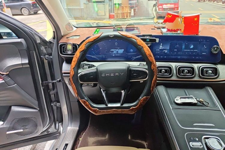 Used Chery Tiggo 9 2023 2.0T Dual-Clutch Two-Wheel Drive Luxury Edition 5 Seats Steering Wheel