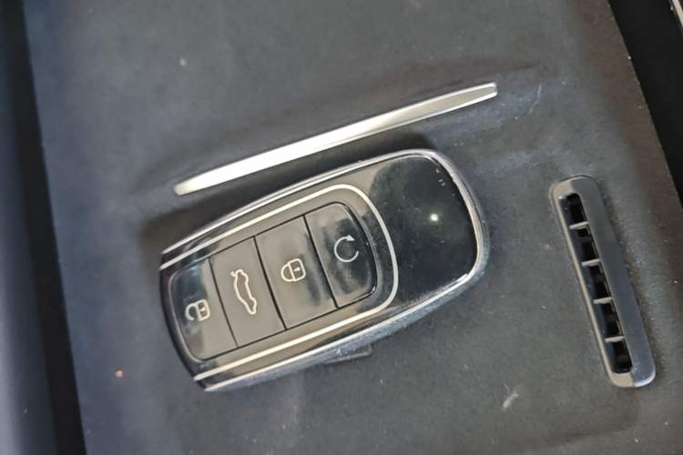 Used Chery Tiggo 9 2023 2.0T Dual-Clutch Two-Wheel Drive Luxury Edition 5 Seats Vehicle Key