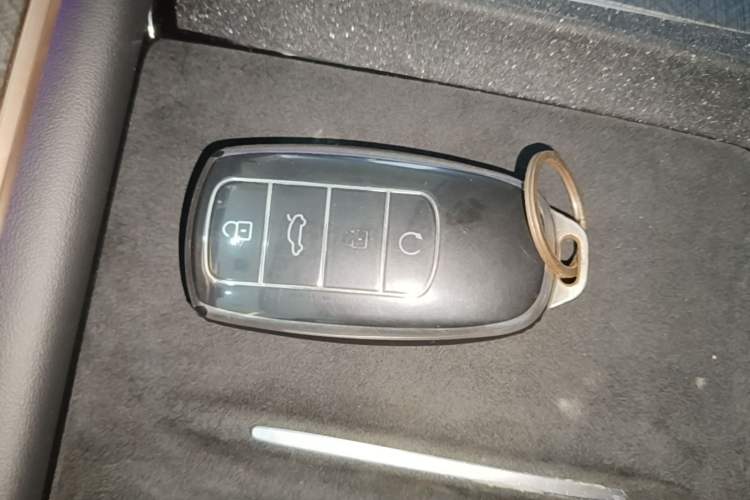 Used Chery Tiggo 9 2023 2.0T Dual-Clutch Two-Wheel Drive Luxury Edition 5 Seats Vehicle Key
