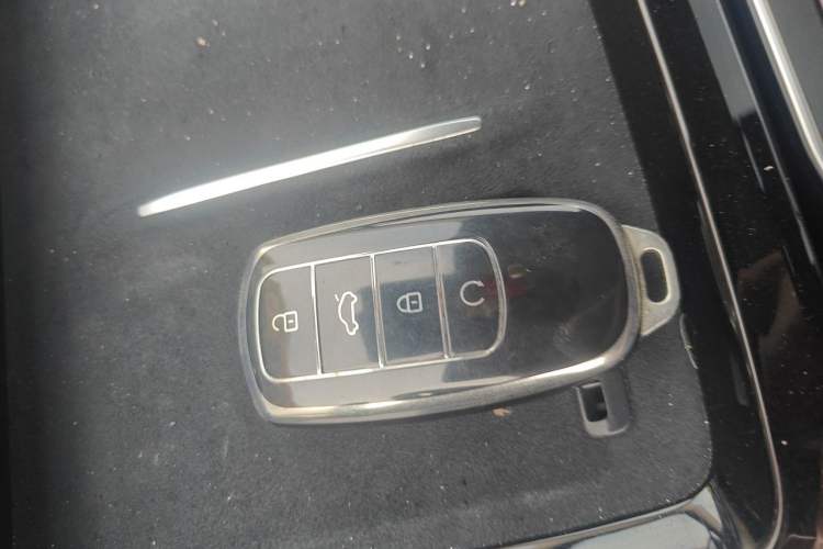 Used Chery Tiggo 9 2023 2.0T Dual-Clutch Two-Wheel Drive Luxury Edition 5 Seats Vehicle Key