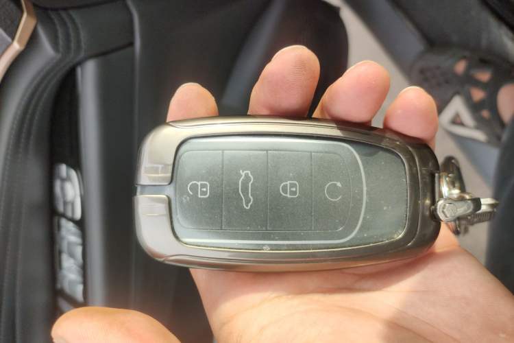 Used Chery Tiggo 9 2023 2.0T Dual-Clutch Two-Wheel Drive Luxury Edition 5 Seats Vehicle Key