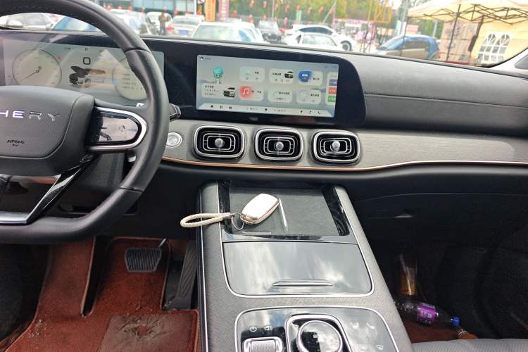 Used Chery Tiggo 9 2023 2.0T Dual-Clutch Two-Wheel Drive Luxury Edition 5 Seats Audio And AC Panel