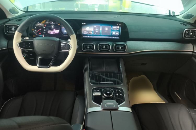 Used Chery Tiggo 9 2023 2.0T Dual-Clutch Two-Wheel Drive Leading Edition 5 Seats Center Console