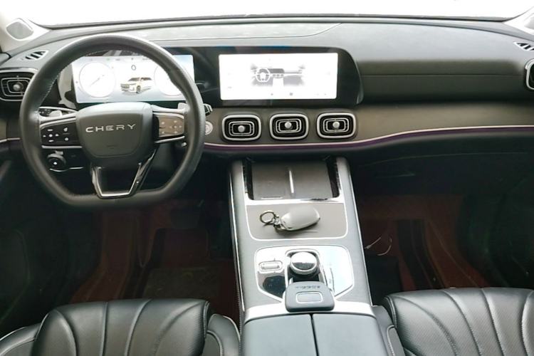 Used Chery Tiggo 9 2023 2.0T Dual-Clutch Two-Wheel Drive Luxury Edition 5 Seats Center Console