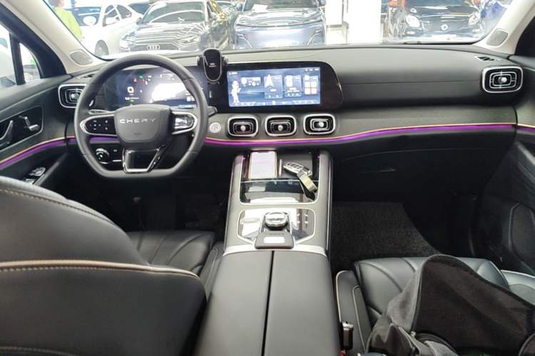Used Chery Tiggo 9 2023 Facelift 2.0T Dual-Clutch Two-Wheel Drive Luxury Edition 5 Seats Center Console