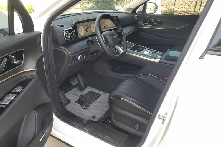 Used Chery Tiggo 9 2023 2.0T Dual-Clutch Two-Wheel Drive Luxury Edition 7 Seats Driver Seat