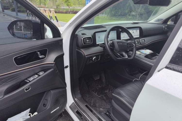 Used Chery Tiggo 9 2023 2.0T Dual-Clutch Two-Wheel Drive Prestige Version 7 Seats Driver Seat