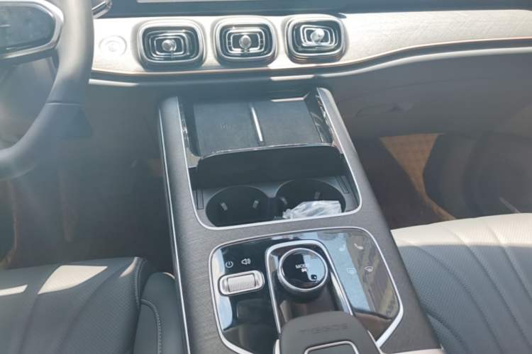 Used Chery Tiggo 9 2023 2.0T Dual-Clutch Two-Wheel Drive Luxury Edition 5 Seats Gear Lever