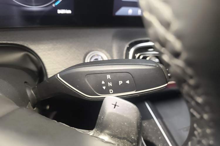 Used Chery Tiggo 9 2023 2.0T Automatic Two-Wheel Drive Luxury Edition 5 Seats Gear Lever