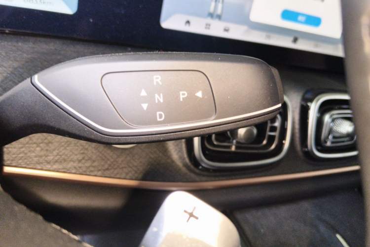 Used Chery Tiggo 9 2023 2.0T Dual-Clutch Two-Wheel Drive Luxury Edition 5 Seats Gear Lever