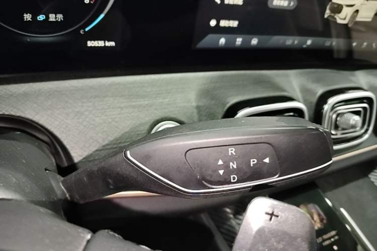 Used Chery Tiggo 9 2023 2.0T Dual-Clutch Two-Wheel Drive Luxury Edition 5 Seats Gear Lever