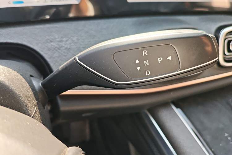Used Chery Tiggo 9 2023 2.0T Dual-Clutch Two-Wheel Drive Luxury Edition 7 Seats Gear Lever