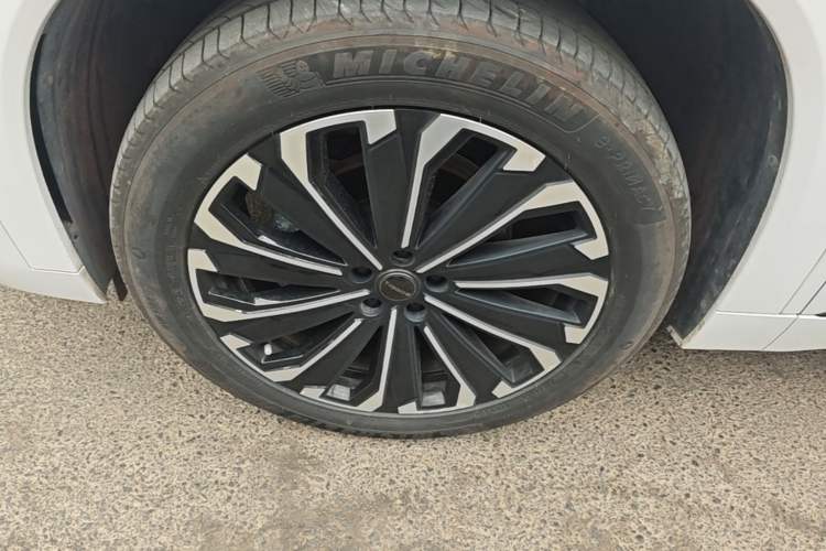 Used Chery Tiggo 9 2023 2.0T Dual-Clutch Two-Wheel Drive Prestige Version 5 Seats Left Front Wheel Hub