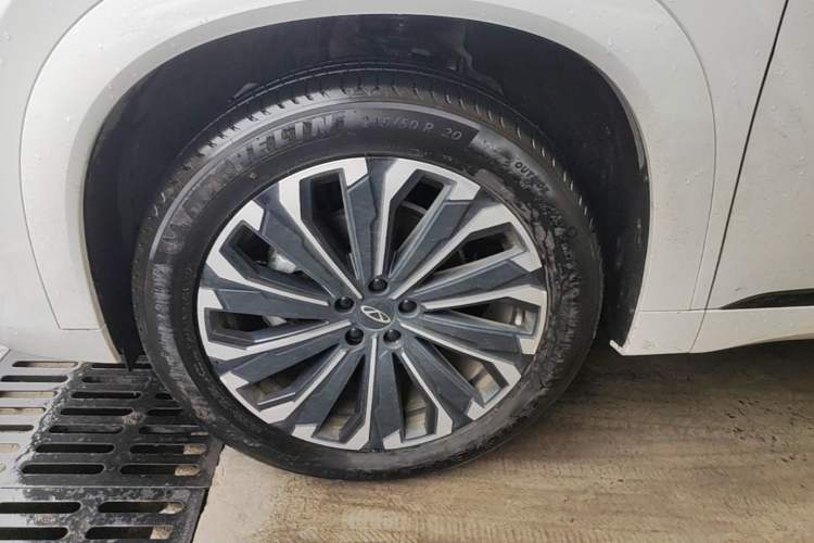 Used Chery Tiggo 9 2023 2.0T Dual-Clutch Two-Wheel Drive Prestige Version 5 Seats Left Front Wheel Hub