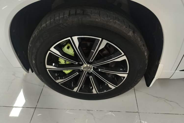 Used Chery Tiggo 9 2023 2.0T Dual-Clutch Two-Wheel Drive Leading Edition 5 Seats Left Front Wheel Hub