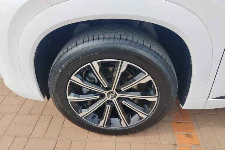 Used Chery Tiggo 9 2023 2.0T Dual-Clutch Two-Wheel Drive Leading Edition 5 Seats Left Front Wheel Hub