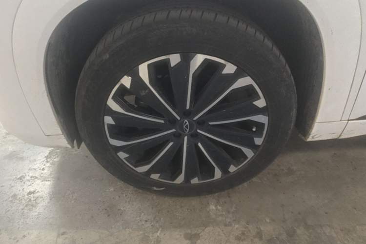 Used Chery Tiggo 9 2023 2.0T Dual-Clutch Two-Wheel Drive Luxury Edition 5 Seats Left Front Wheel Hub