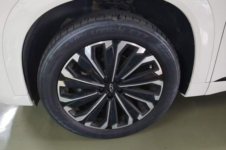 Used Chery Tiggo 9 2023 2.0T Dual-Clutch Two-Wheel Drive Luxury Edition 5 Seats Left Front Wheel Hub