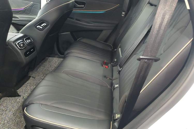 Used Chery Tiggo 9 2023 Facelift 2.0T Dual-Clutch Two-Wheel Drive Luxury Edition 5 Seats Left Rear Seat