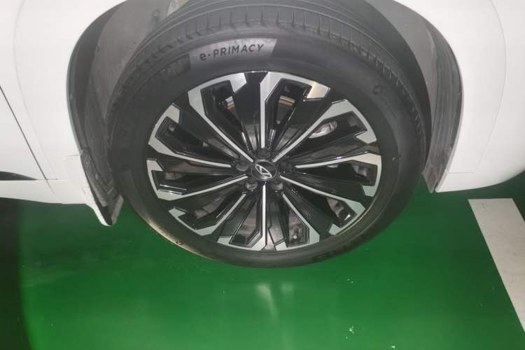 Used Chery Tiggo 9 2023 2.0T Automatic All-Wheel Drive Flagship Version 5 Seats Right Front Wheel Hub