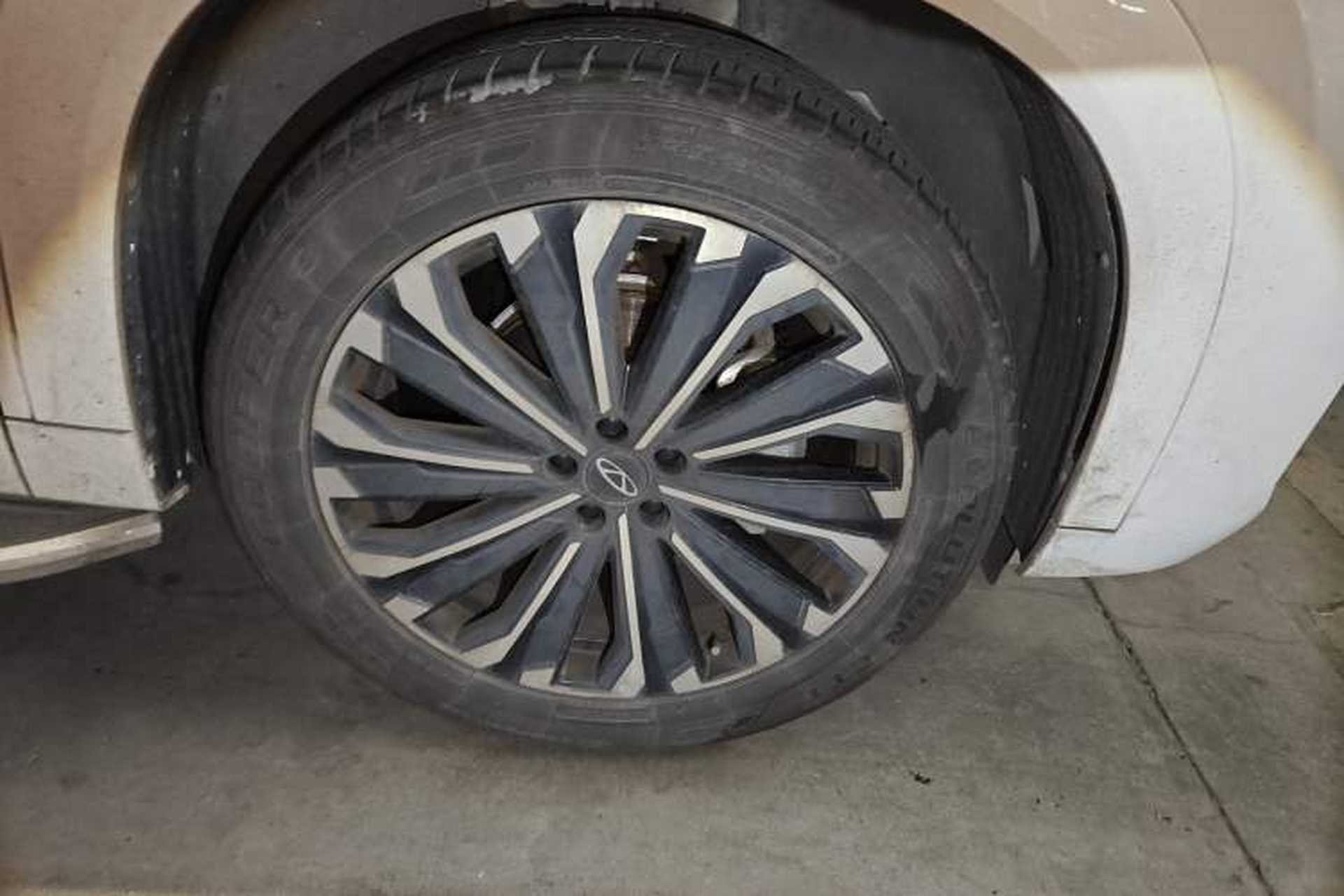Used Chery Tiggo 9 2023 2.0T Dual-Clutch Two-Wheel Drive Luxury Edition 5 Seats Right Front Wheel Hub
