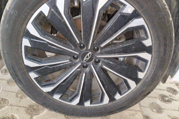 Used Chery Tiggo 9 2023 2.0T Dual-Clutch Two-Wheel Drive Luxury Edition 5 Seats Right Front Wheel Hub