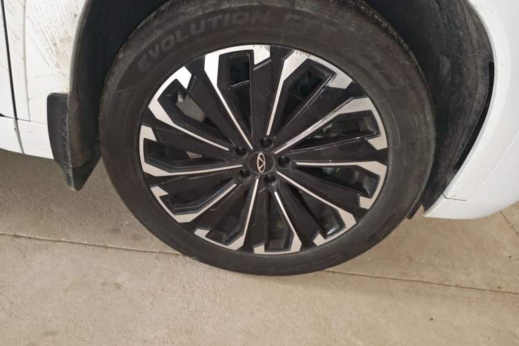 Used Chery Tiggo 9 2023 2.0T Dual-Clutch Two-Wheel Drive Luxury Edition 5 Seats Right Front Wheel Hub