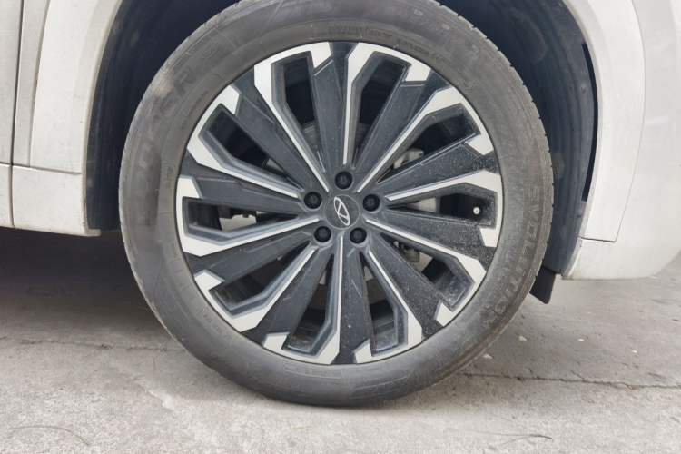 Used Chery Tiggo 9 2023 2.0T Dual-Clutch Two-Wheel Drive Luxury Edition 5 Seats Right Front Wheel Hub
