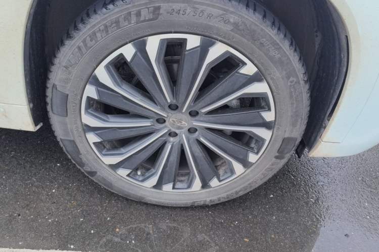 Used Chery Tiggo 9 2023 2.0T Dual-Clutch Two-Wheel Drive Prestige Version 7 Seats Right Front Wheel Hub