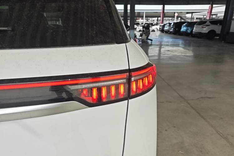 Used Chery Tiggo 9 2023 2.0T Dual-Clutch Two-Wheel Drive Prestige Version 5 Seats Right Rear Taillight