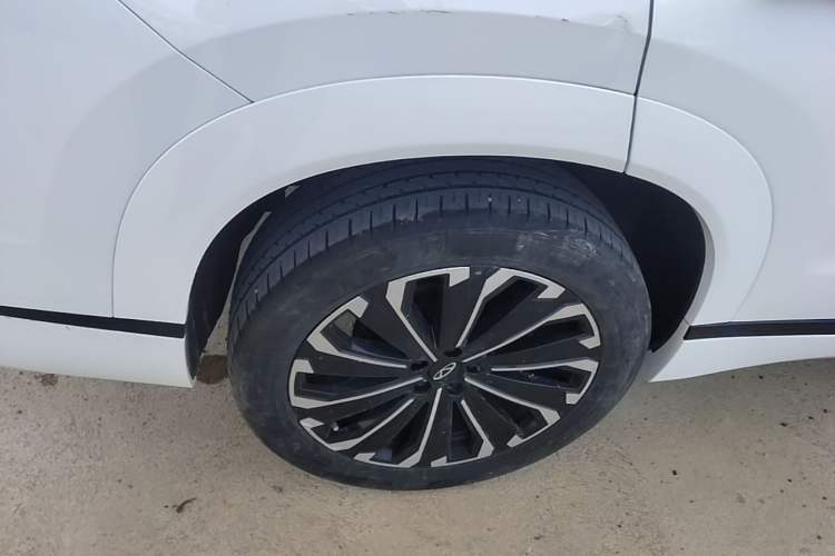 Used Chery Tiggo 9 2023 2.0T Dual-Clutch Two-Wheel Drive Luxury Edition 7 Seats Right Rear Wheel Hub