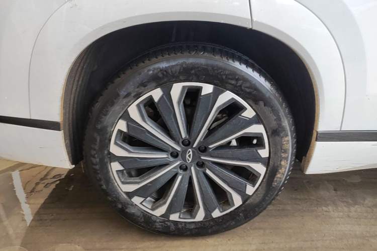 Used Chery Tiggo 9 2023 2.0T Dual-Clutch Two-Wheel Drive Prestige Version 5 Seats Right Rear Wheel Hub