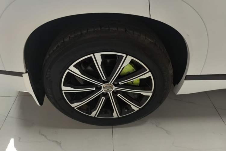 Used Chery Tiggo 9 2023 2.0T Dual-Clutch Two-Wheel Drive Leading Edition 5 Seats Right Rear Wheel Hub