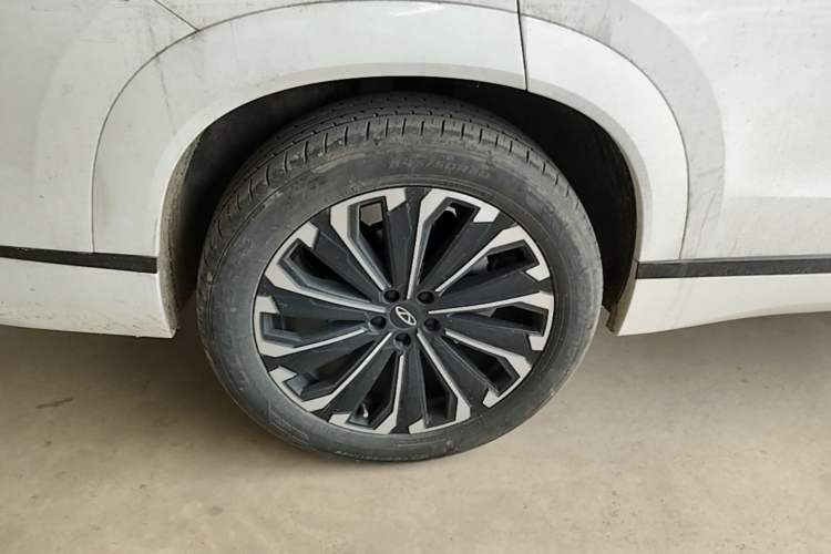 Used Chery Tiggo 9 2023 2.0T Dual-Clutch Two-Wheel Drive Luxury Edition 5 Seats Right Rear Wheel Hub