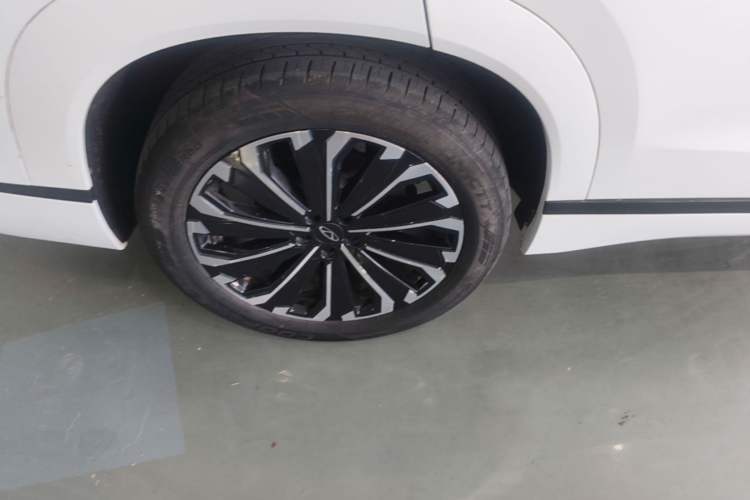 Used Chery Tiggo 9 2023 2.0T Dual-Clutch Two-Wheel Drive Luxury Edition 5 Seats Right Rear Wheel Hub