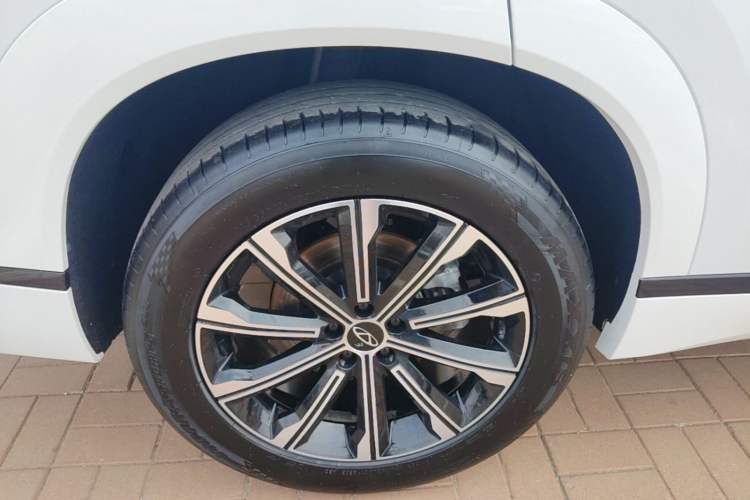 Used Chery Tiggo 9 2023 2.0T Dual-Clutch Two-Wheel Drive Leading Edition 5 Seats Right Rear Wheel Hub