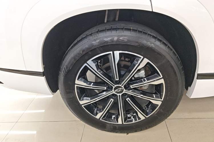Used Chery Tiggo 9 2023 2.0T Dual-Clutch Two-Wheel Drive Leading Edition 5 Seats Right Rear Wheel Hub