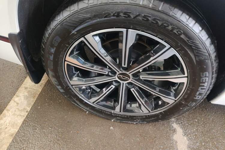 Used Chery Tiggo 9 2023 2.0T Dual-Clutch Two-Wheel Drive Leading Edition 5 Seats Right Rear Wheel Hub