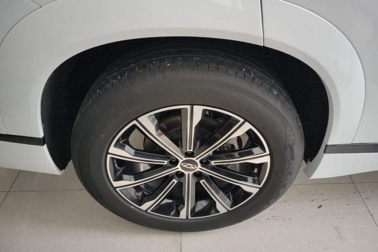 Used Chery Tiggo 9 2023 2.0T Dual-Clutch Two-Wheel Drive Leading Edition 5 Seats Right Rear Wheel Hub