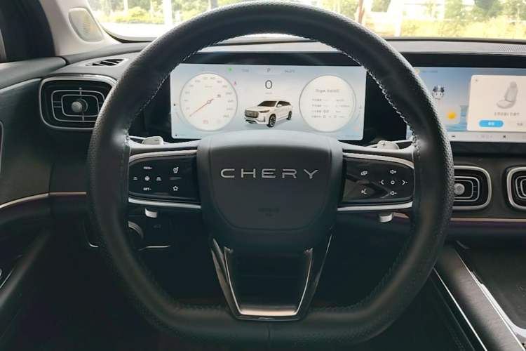 Used Chery Tiggo 9 2023 2.0T Dual-Clutch Two-Wheel Drive Luxury Edition 5 Seats Steering Wheel