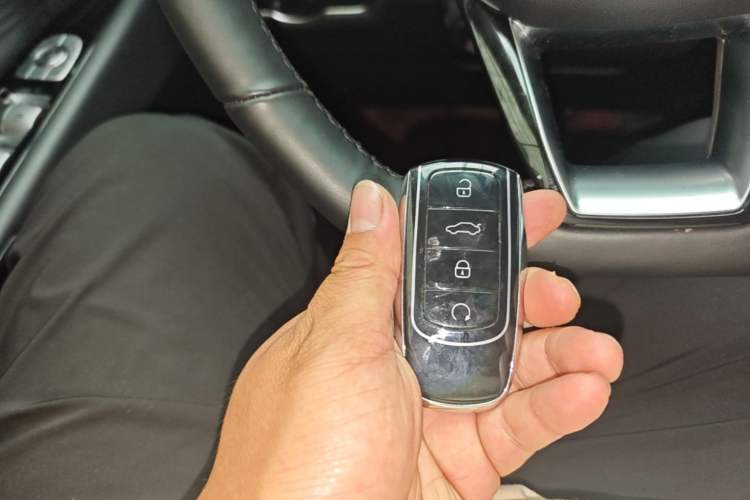 Used Chery Tiggo 9 2023 2.0T Dual-Clutch Two-Wheel Drive Prestige Version 5 Seats Vehicle Key