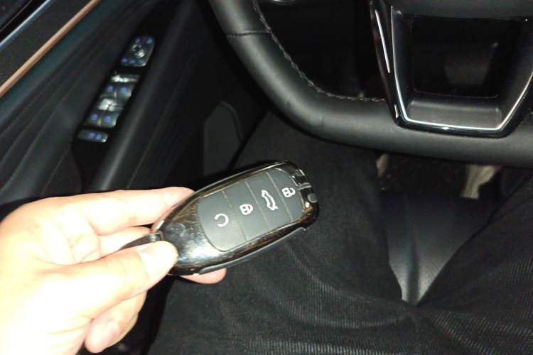 Used Chery Tiggo 9 2023 2.0T Dual-Clutch Two-Wheel Drive Luxury Edition 7 Seats Vehicle Key