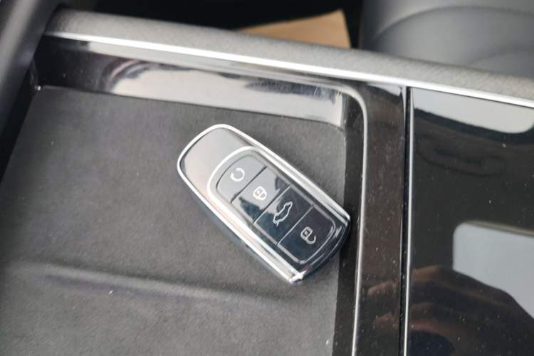 Used Chery Tiggo 9 2023 2.0T Dual-Clutch Two-Wheel Drive Leading Edition 5 Seats Vehicle Key