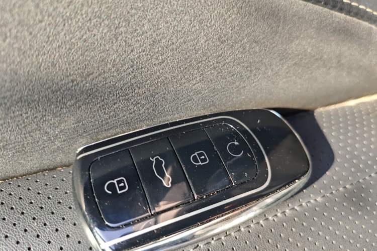 Used Chery Tiggo 9 2023 2.0T Dual-Clutch Two-Wheel Drive Luxury Edition 7 Seats Vehicle Key