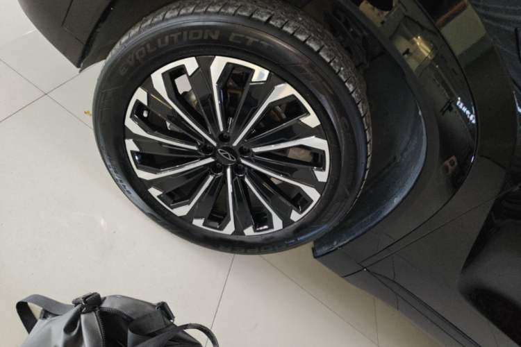 Used Chery Tiggo 9 2024 2.0T Dual-Clutch Two-Wheel Drive Ultra-Comfortable Prestige Edition Left Front Wheel Hub